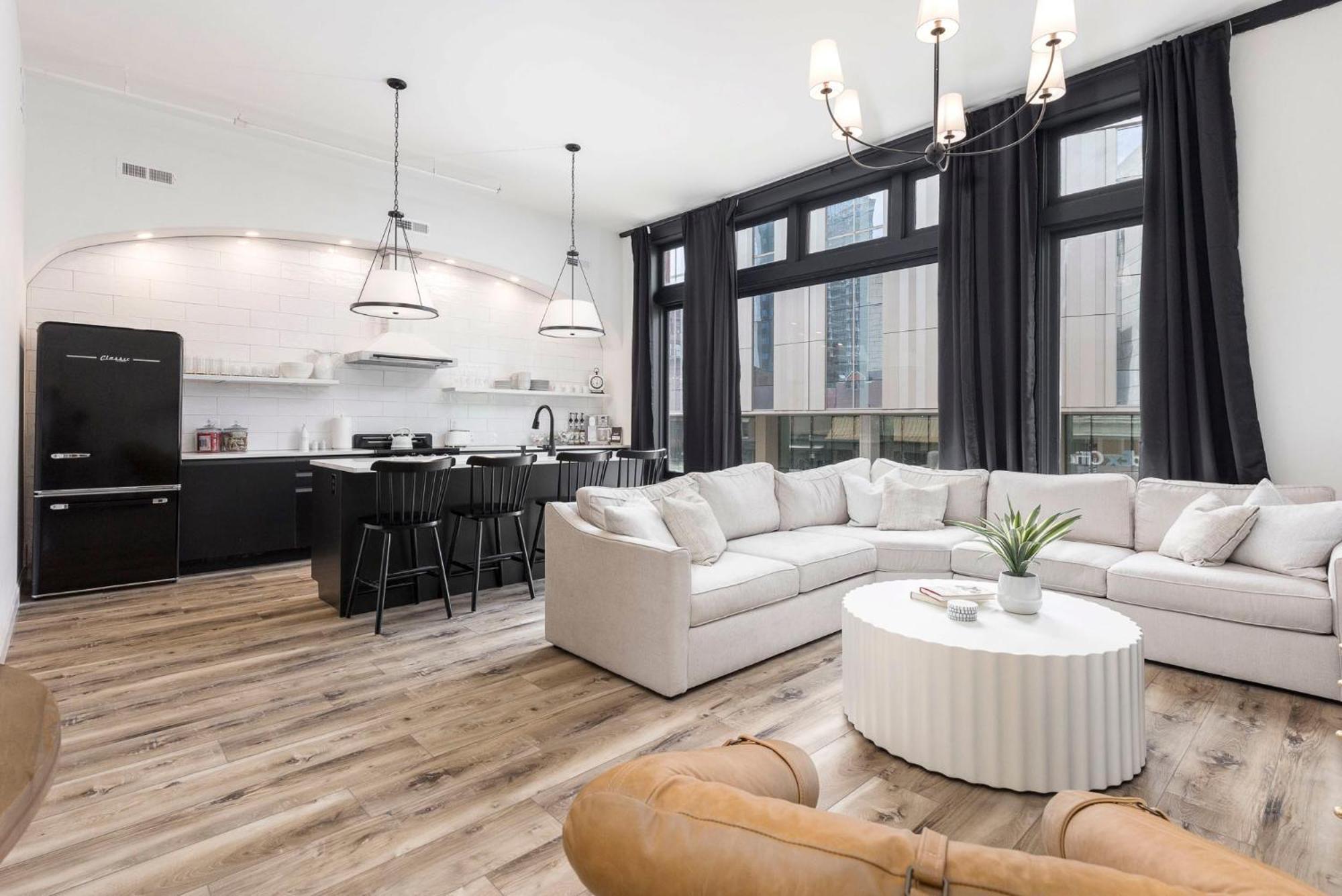 Apartment Decadent Cityscape Retreat Louisville