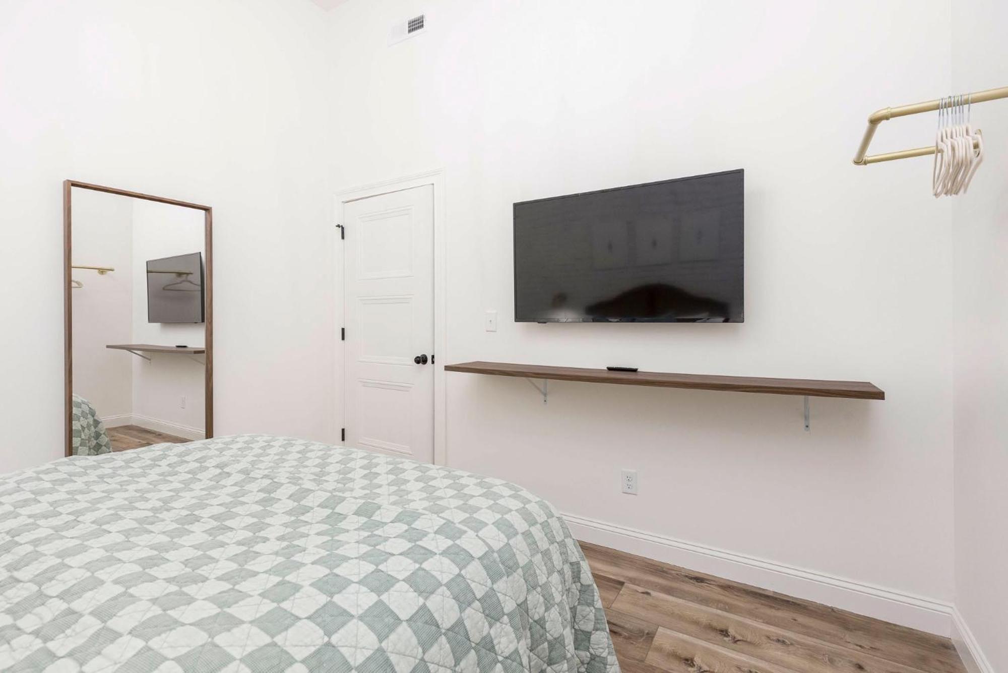 Apartment Decadent Cityscape Retreat