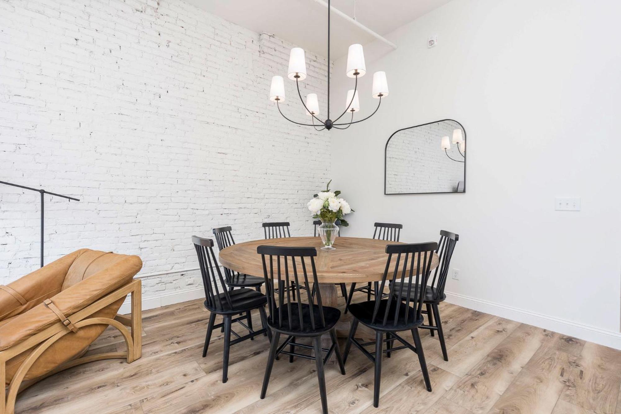 Apartment Decadent Cityscape Retreat *