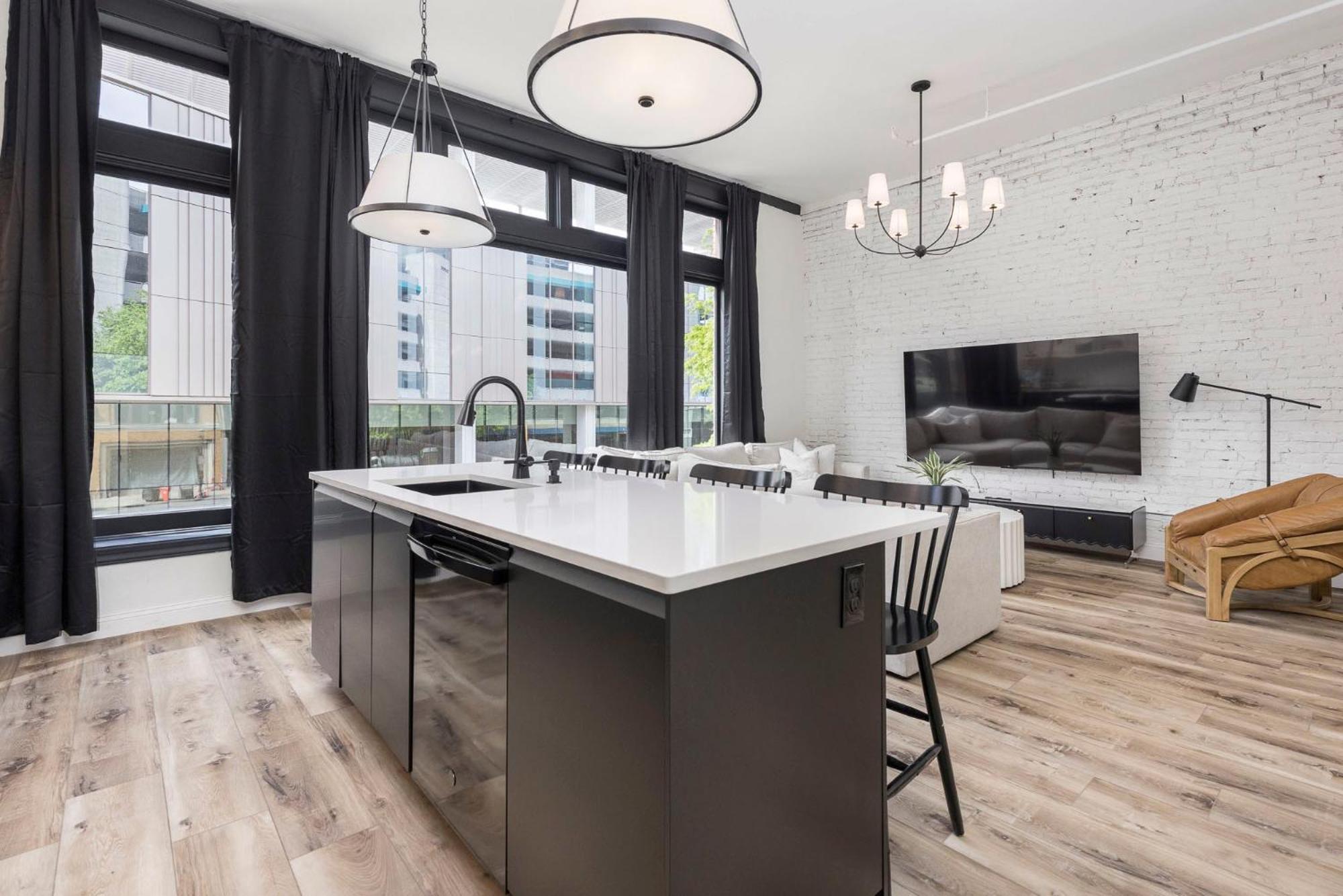 Apartment Decadent Cityscape Retreat Louisville